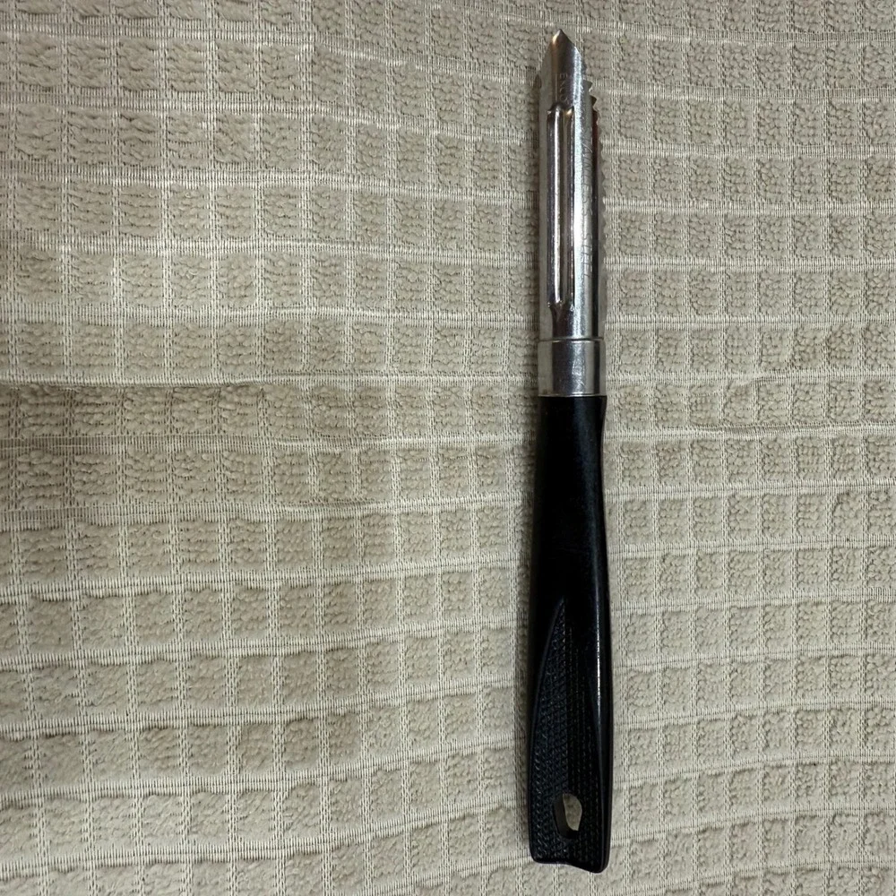 Ekco Vintage Vegetable Peeler Corer Stainless Steel Serrated Black Handle 7in